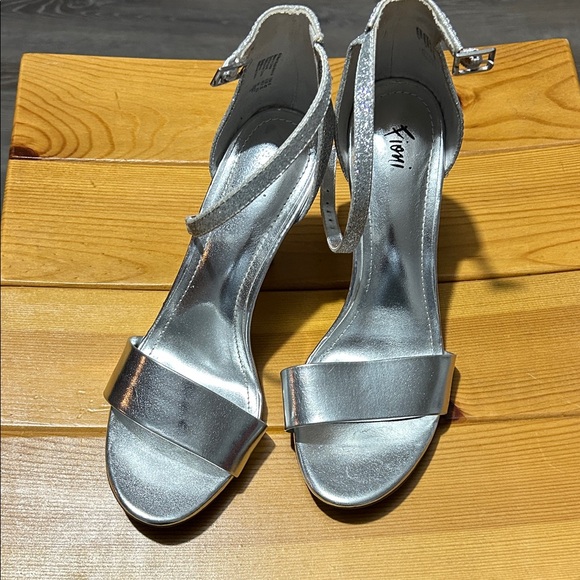 Fioni Shoes - FIONI Clothing Metallic Silver Strappy Heels